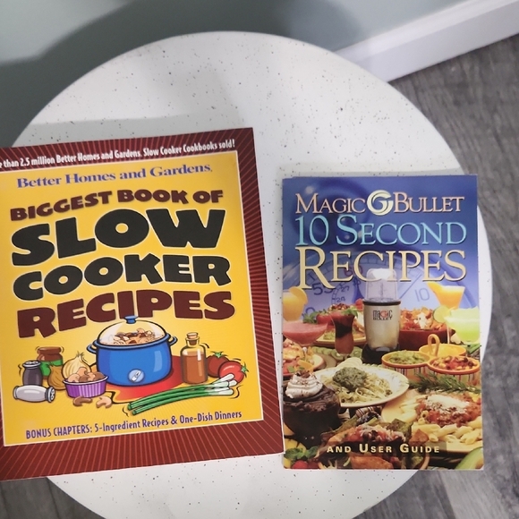 Better Homes And Gardens Slow Cooker Recipes Book - Red and Yellow - Picture 1 of 1